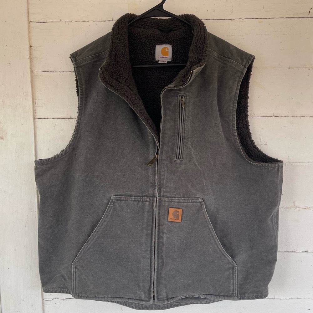 Women’s Carhartt Vest!!